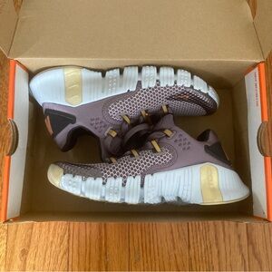 NWOT Nike Metcons size 5